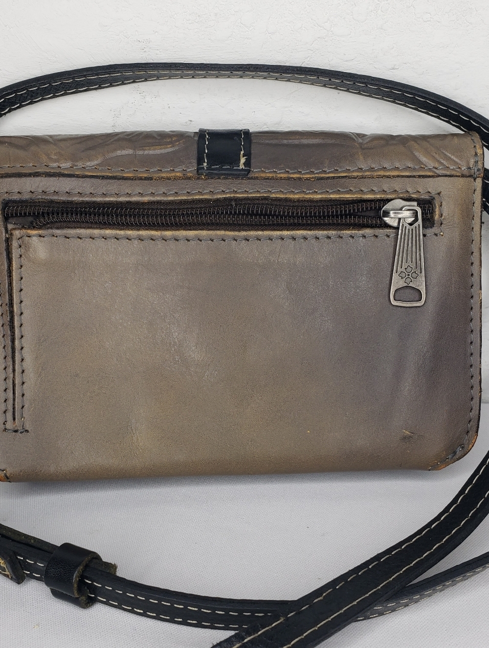 Patricia Nash Tooled Floral Crossbody in Taupe and Black Leather Bag - Picture 2 of 12